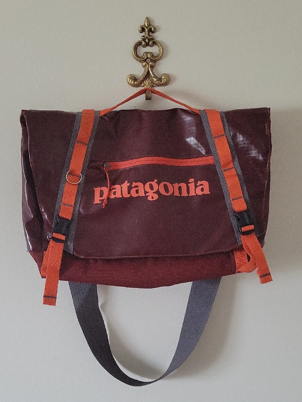 patagonia black hole mini messenger 12l bag  Worn Wear Patagonia Luggage Black Hole Mini